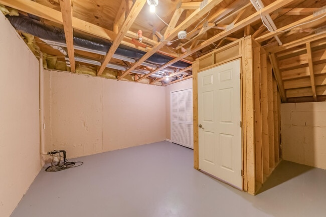 Building Photo - 695 River Park Village Blvd