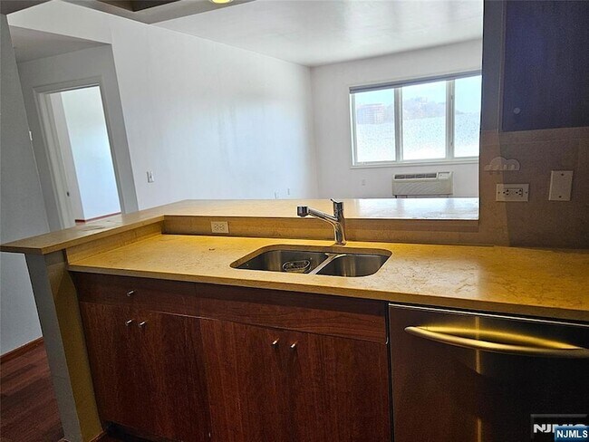 Building Photo - 3104 City Pl