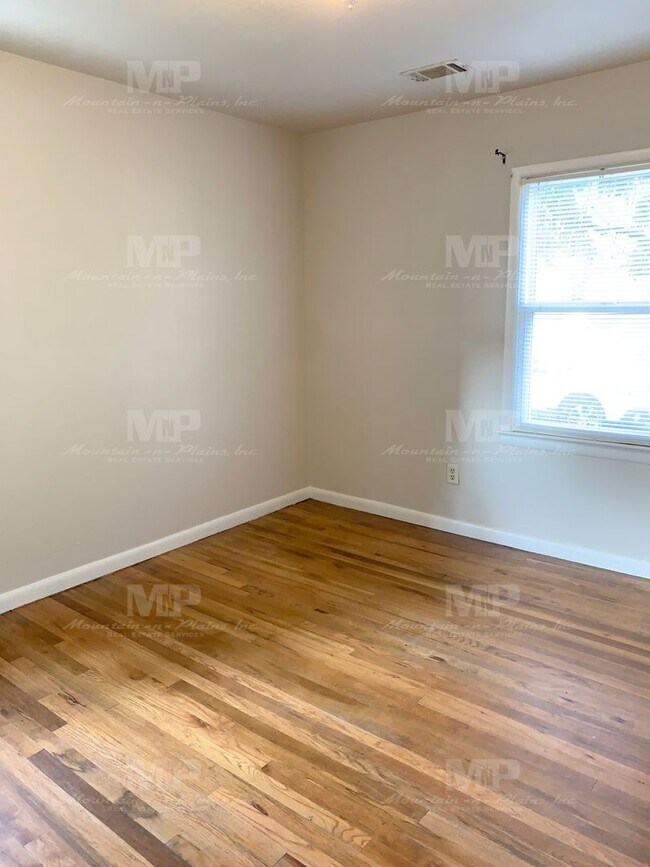 Building Photo - 1808 Remington St