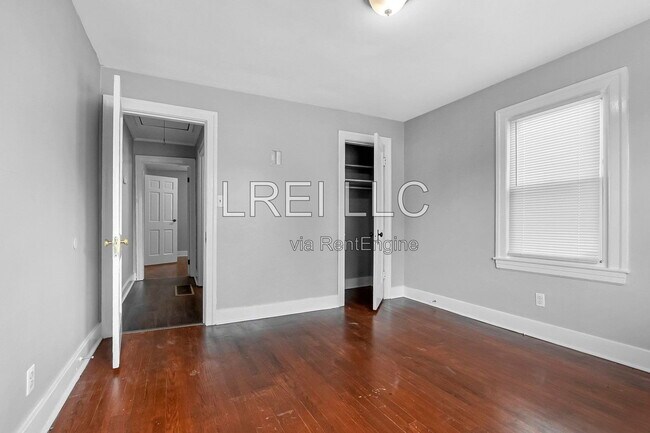 Building Photo - 1212 Homeview Dr
