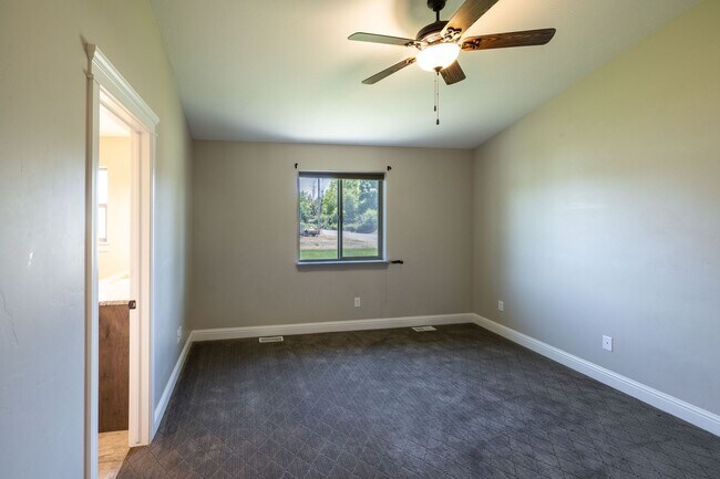 Building Photo - BEAUTIFUL 5 BED 3 BATH HOME IN FIRTH