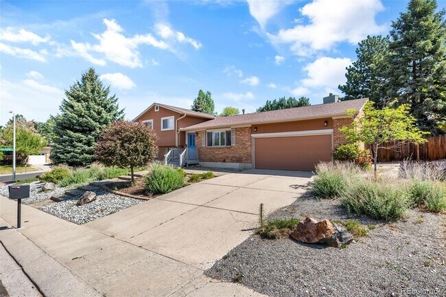 Building Photo - 5585 Escondido Dr