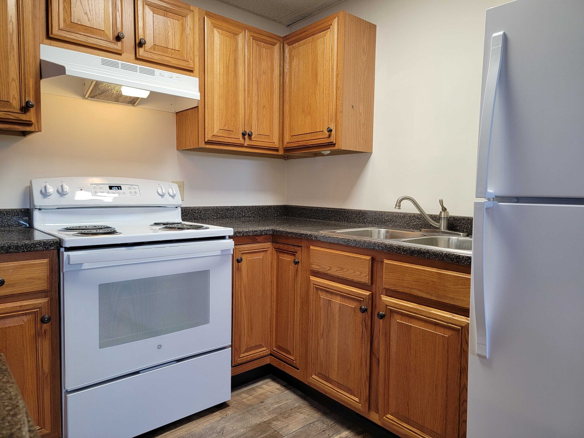 Building Photo - 84 Gross St