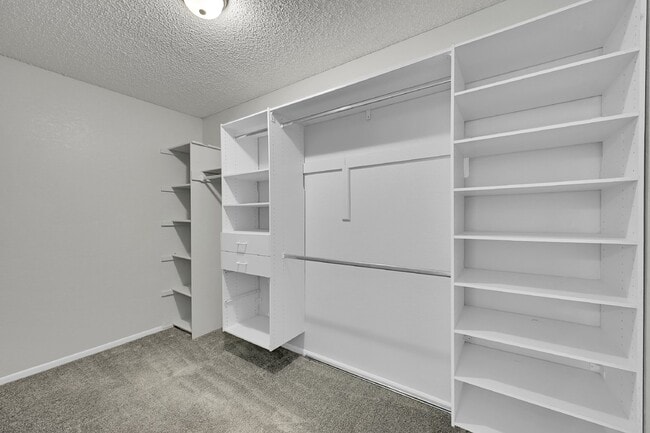 Building Photo - 3 Bed/1.5 Bath - Townhome in Colorado Spri...
