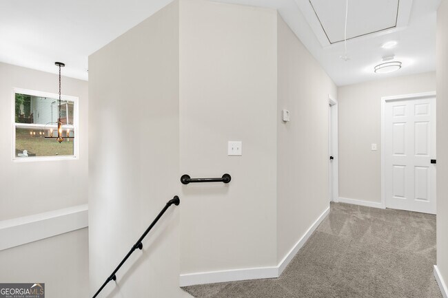 Building Photo - 1887 E Farris Ave