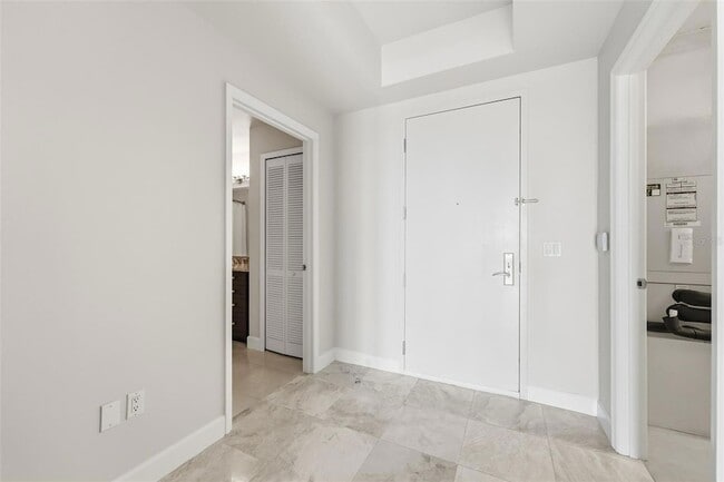 Building Photo - 100 S Eola Dr