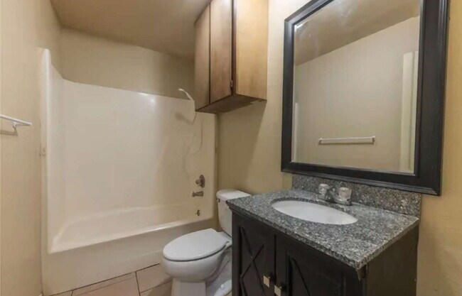 Building Photo - "Charming 2-Bed Sanctuary with Guest Suite in Weatherford – Your Cozy Retreat Awaits!"