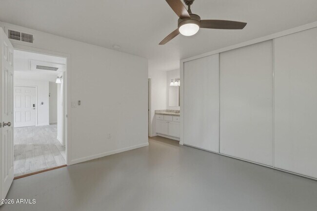 Building Photo - 8055 E Thomas Rd