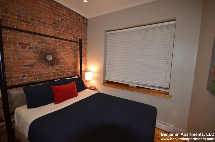 Building Photo - 17 Garrison St