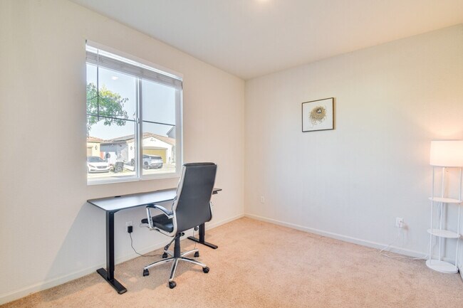 Building Photo - 1442 Copperfield Ave