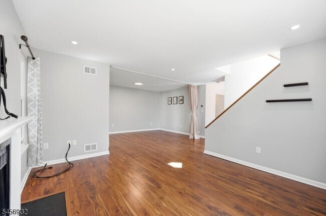 Building Photo - 81 Village Cir