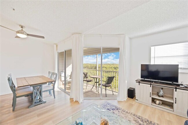 Building Photo - 3607 E Bay Dr