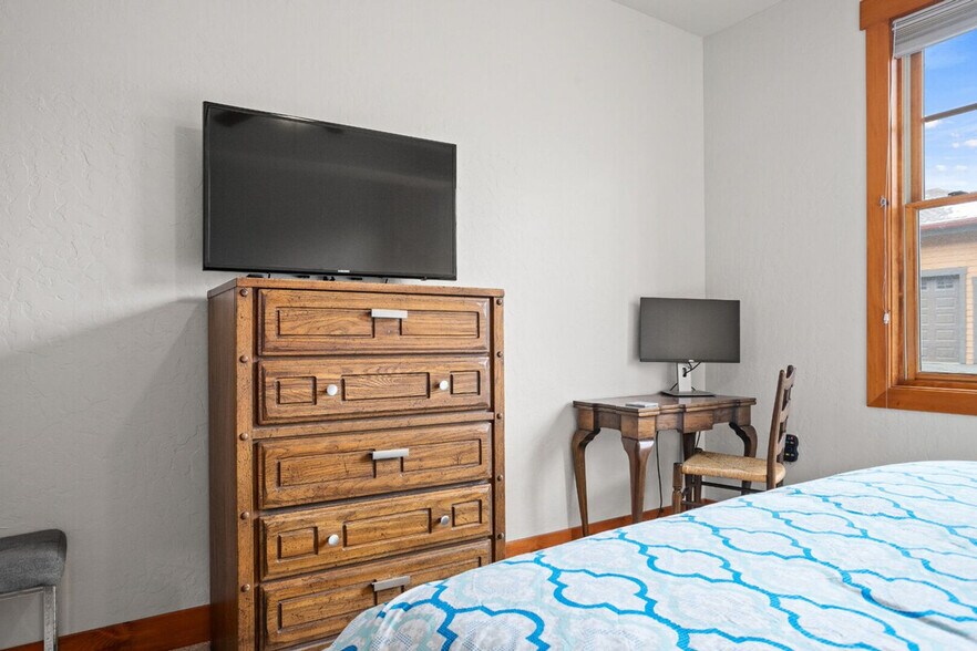 Building Photo - 465 Anglers Dr