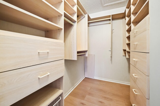 Building Photo - 801 Sky Pine Way