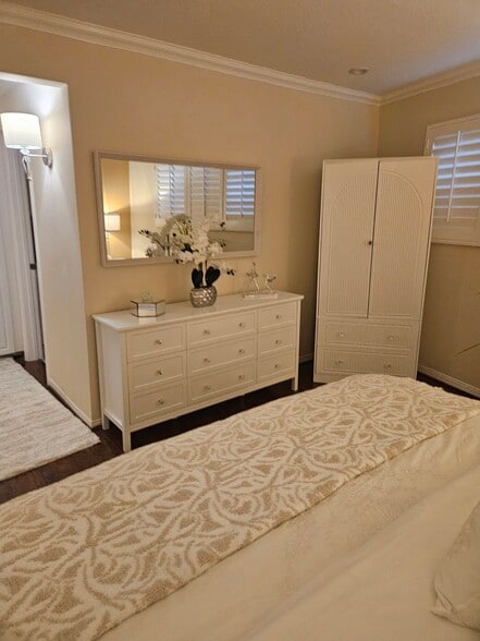 Master Furniture - 222 7th St