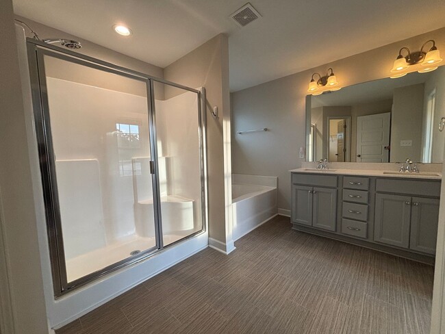 Building Photo - Rental - LIKE NEW!!!!  Absolutely Beautifu...
