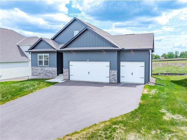 Building Photo - 717 Winterberry Ln