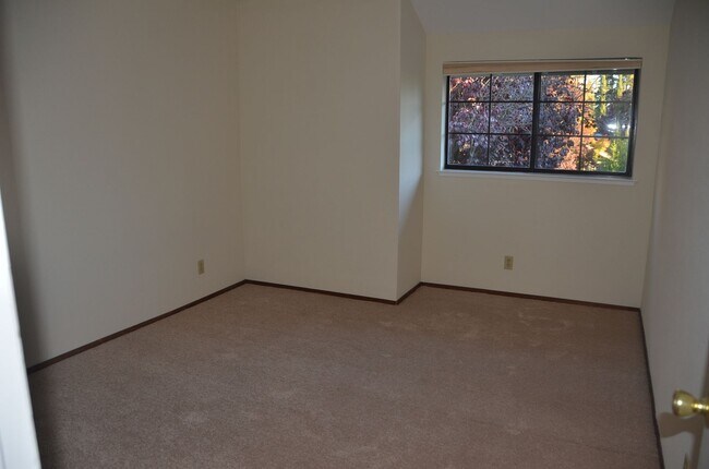 Building Photo - Gorgeous 3BR/2BA Two-Story Home with High ...