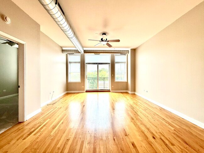 Building Photo - 837 S Western Ave