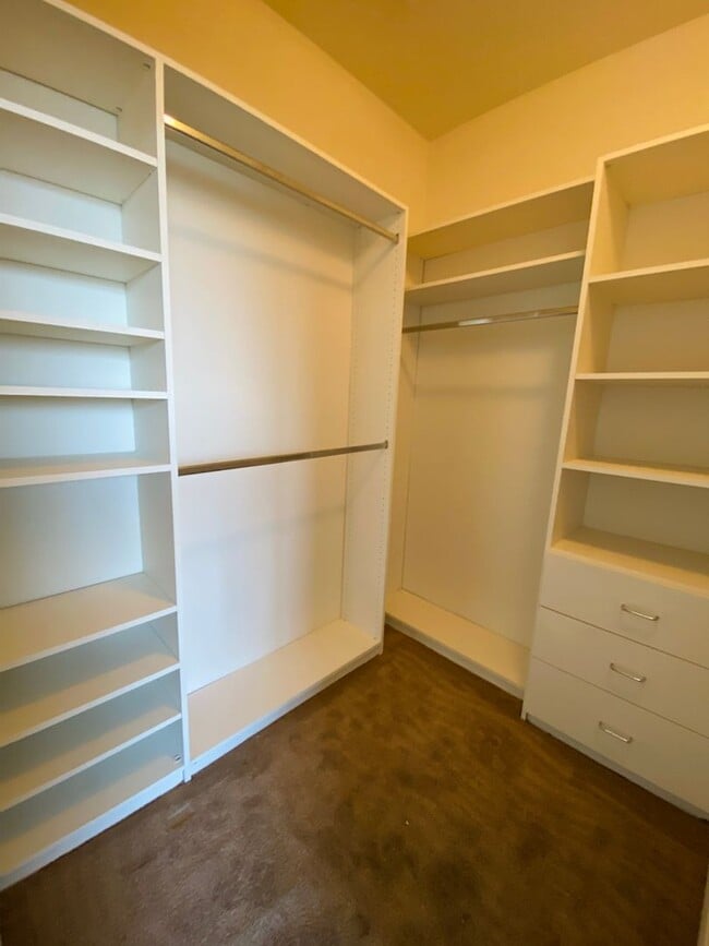 Building Photo - Beautiful single story in the Southwest! Quiet, secluded, and gated Sequoia community with park!