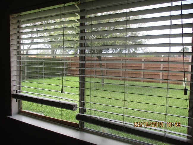 Building Photo - 6333 Northway Dr