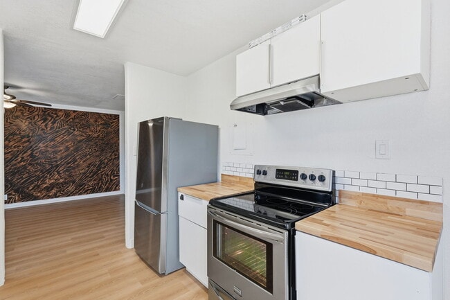 Building Photo - 433 N 14th St