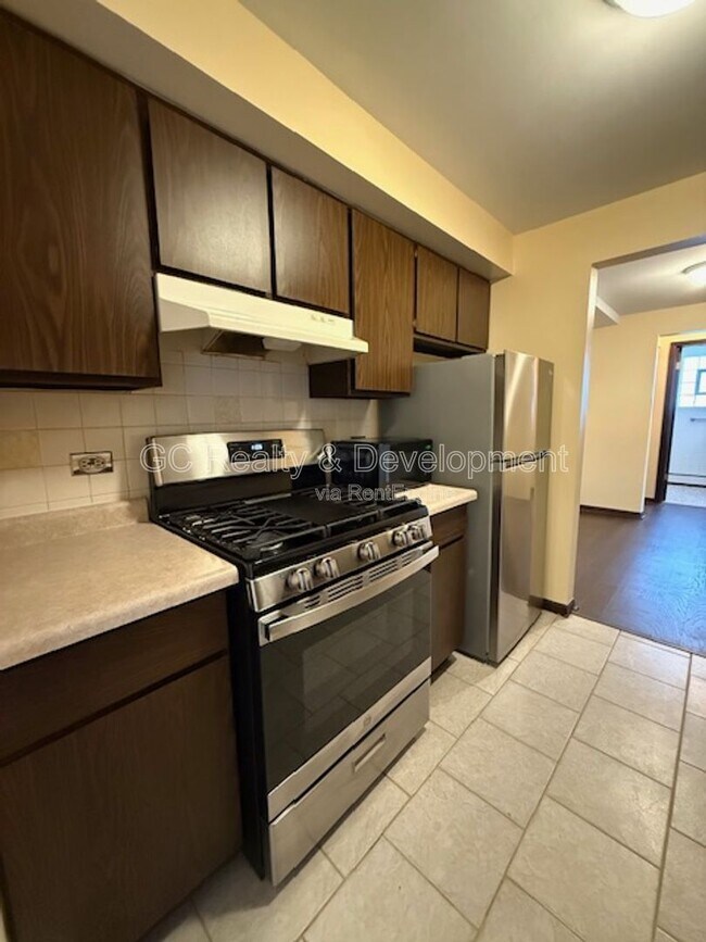 Building Photo - 386 Alles St