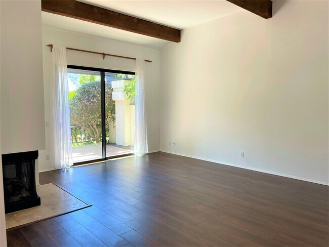 Building Photo - 1450 Palisades Dr