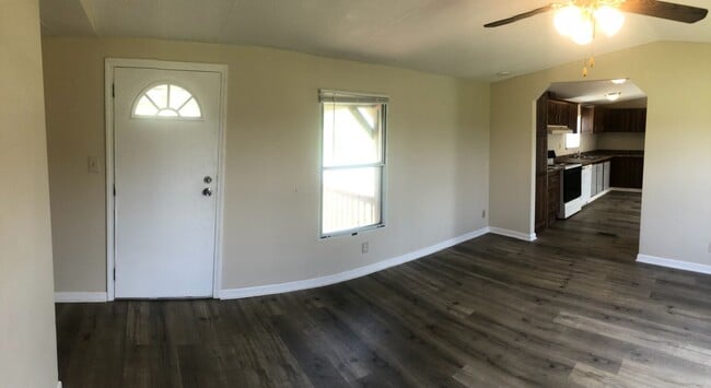 Building Photo - 3 BDR / 2BA in Private Community