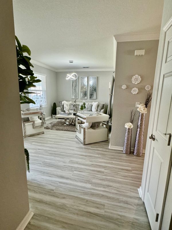 Building Photo - 1016 Cascade Dr