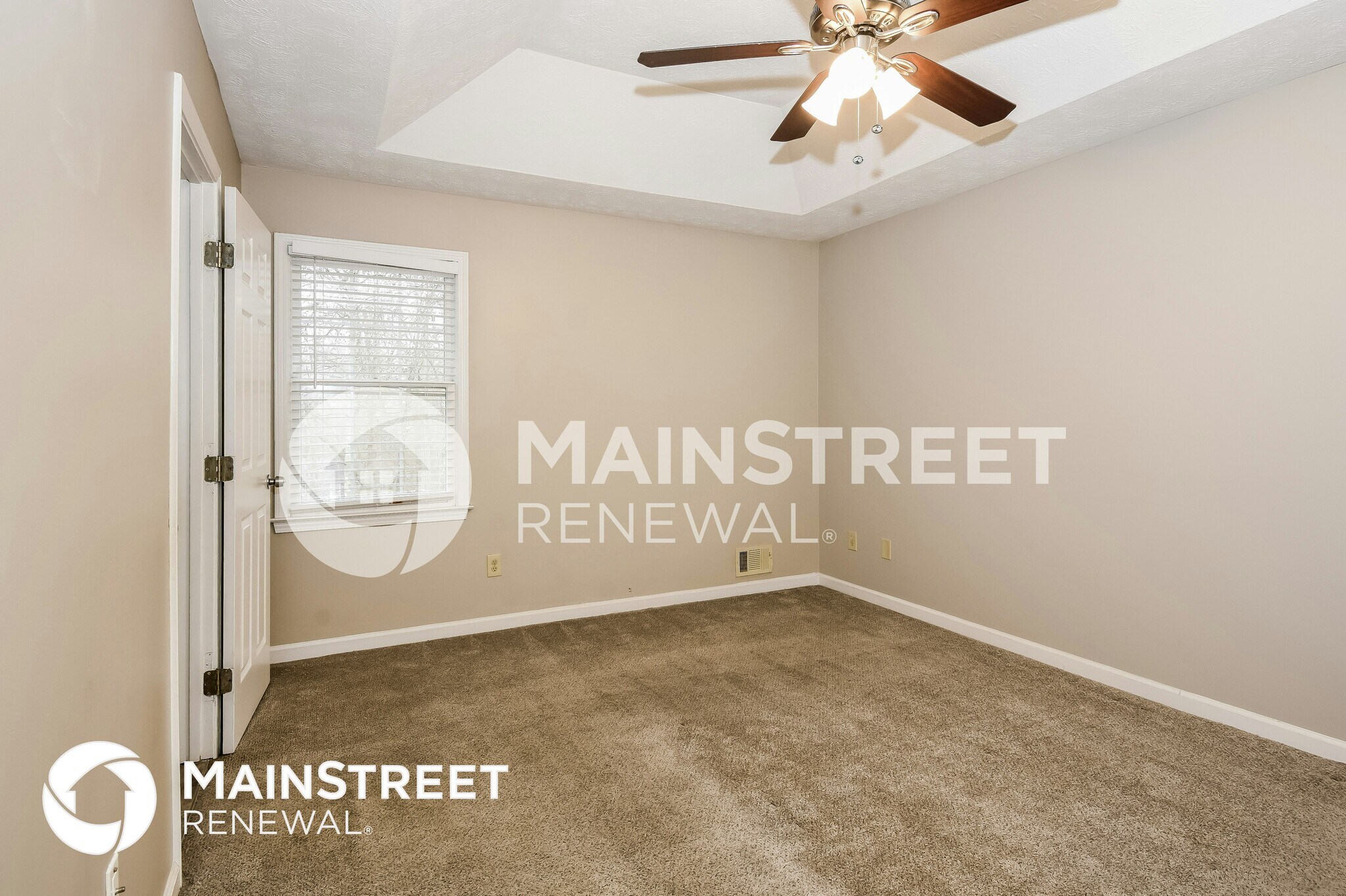 Building Photo - 475 Robin Hood Dr