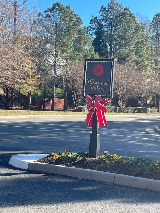 Building Photo - Updated 2  Bedroom, 2 Bath Condo  - Westwood Village at Charter Colony