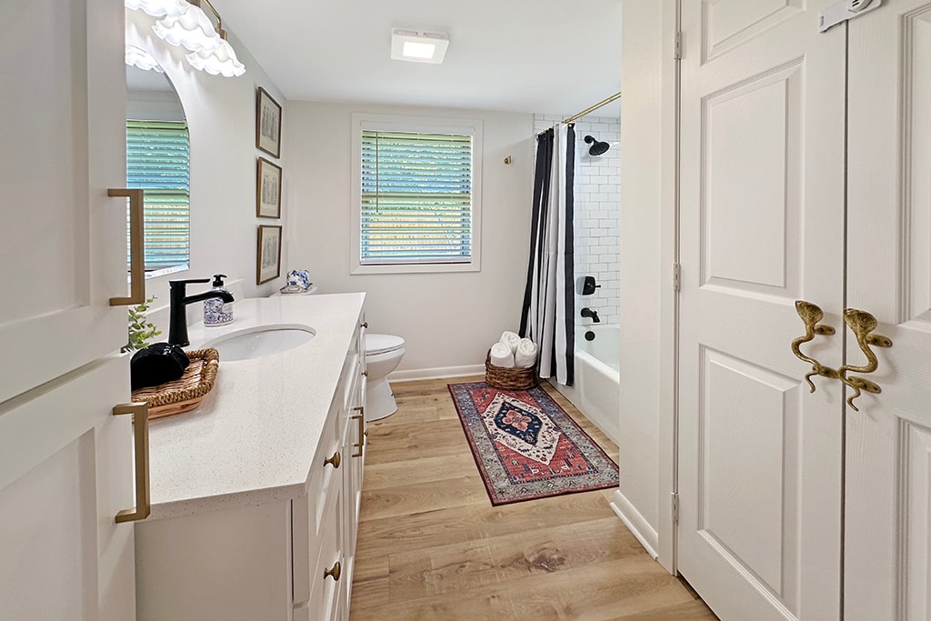 Primary bath - 204 Dianne St