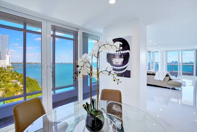 Building Photo - 1717 N Bayshore Dr