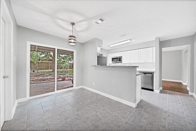 Building Photo - 18035 Rolling Creek Dr