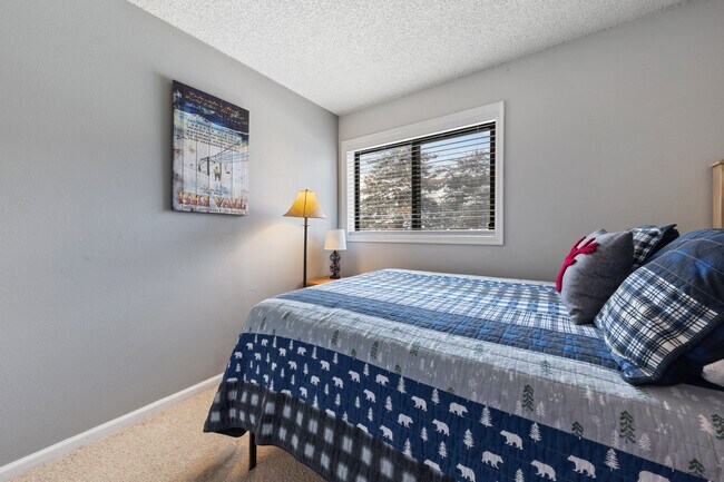 Building Photo - 1016 W Beaver Creek Blvd