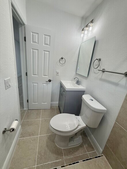 Master Bathroom - 821 SW 9th St