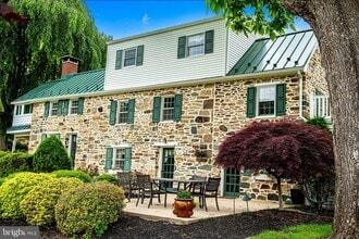 Building Photo - 607 E Wheel Rd