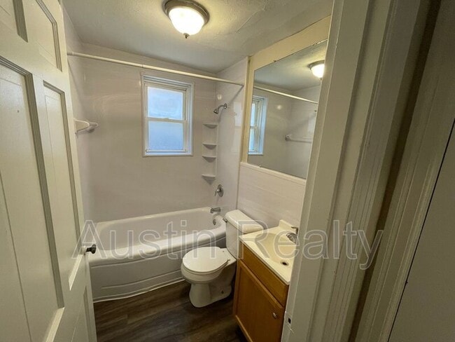 Building Photo - 7215 Amherst Ave