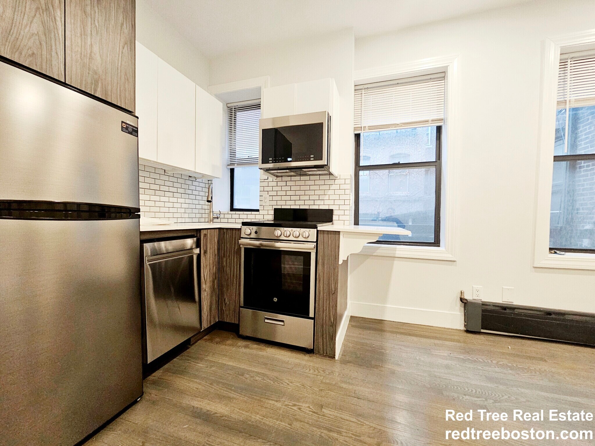 Building Photo - 24 Phillips St