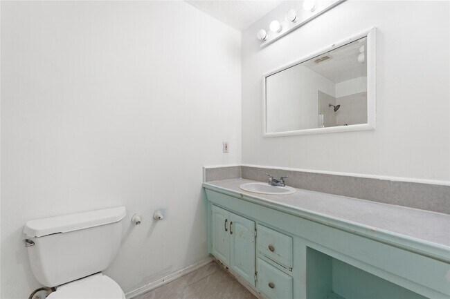 Building Photo - 9723 Cedar Bluff Dr