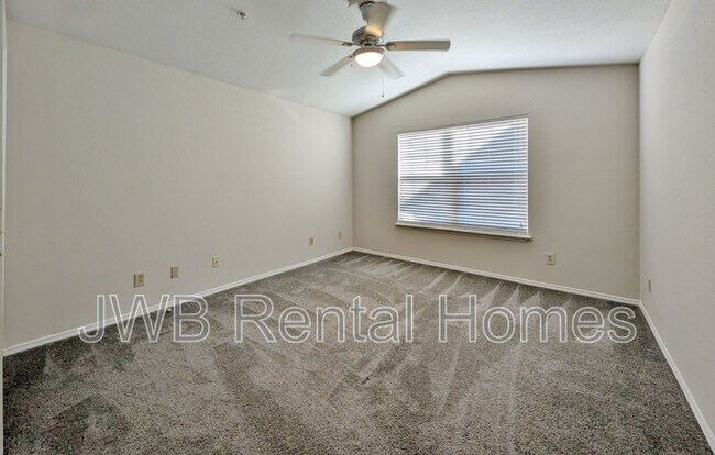 Building Photo - 13810 Sutton Park Dr N