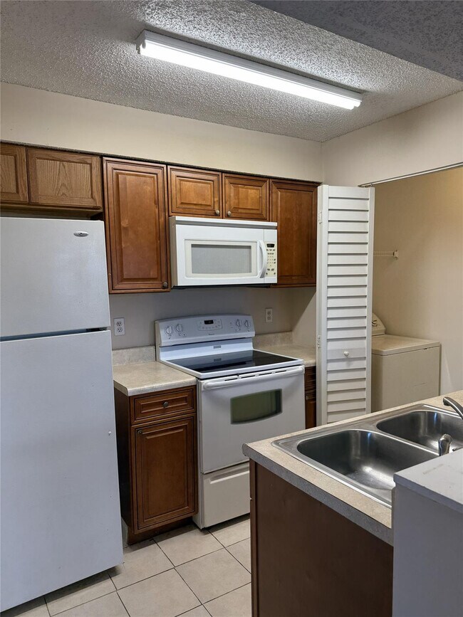 Building Photo - 1253 SW 46th Ave