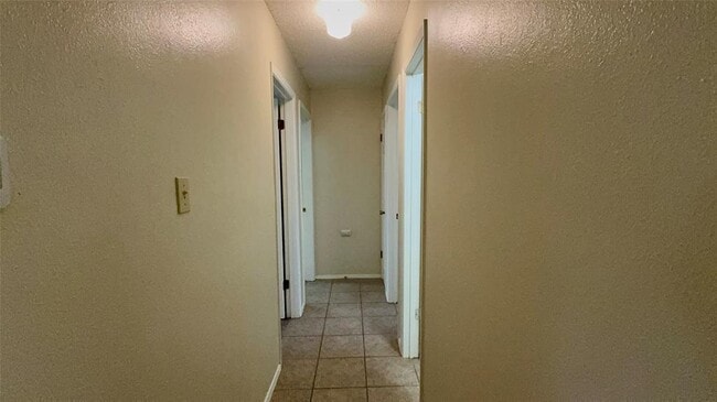 Building Photo - 1213 Kenyon Dr