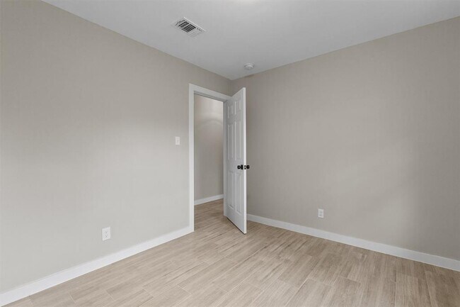Building Photo - 7707 Robalo Rd