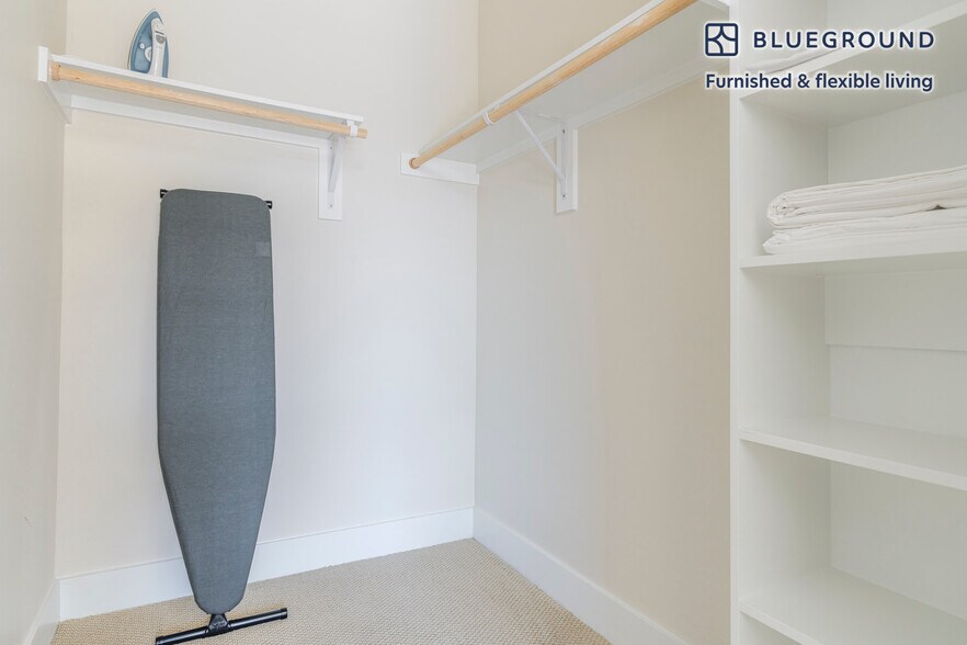 Building Photo - 1501 W Howard Ln