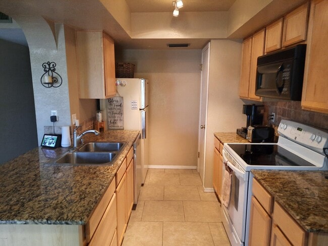 Building Photo - 1861 Montana Vista