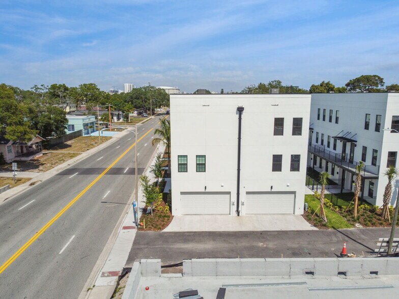 Building Photo - 2758 5th Ave S