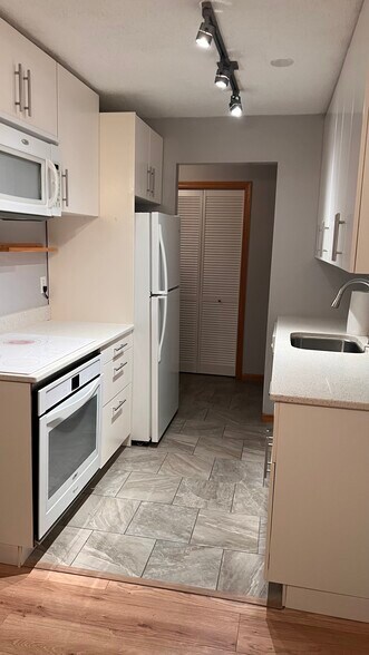 Building Photo - 924 Westbrooke Way
