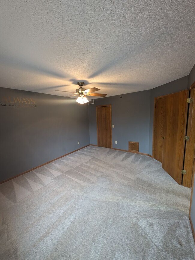 Building Photo - 2583 Bedford Ct